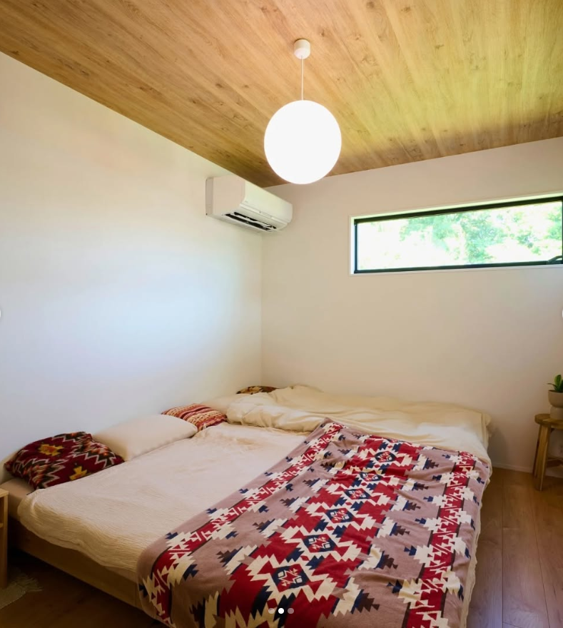 【借景の緑を楽しむダイニング】