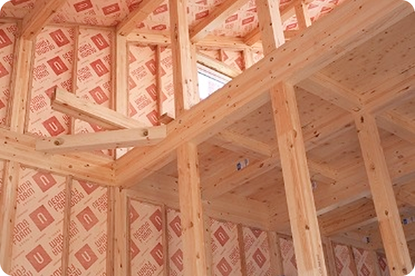 断熱材の施工精度や、配管・配線まわりまで丁寧に処理し、すき間を極力減らします。