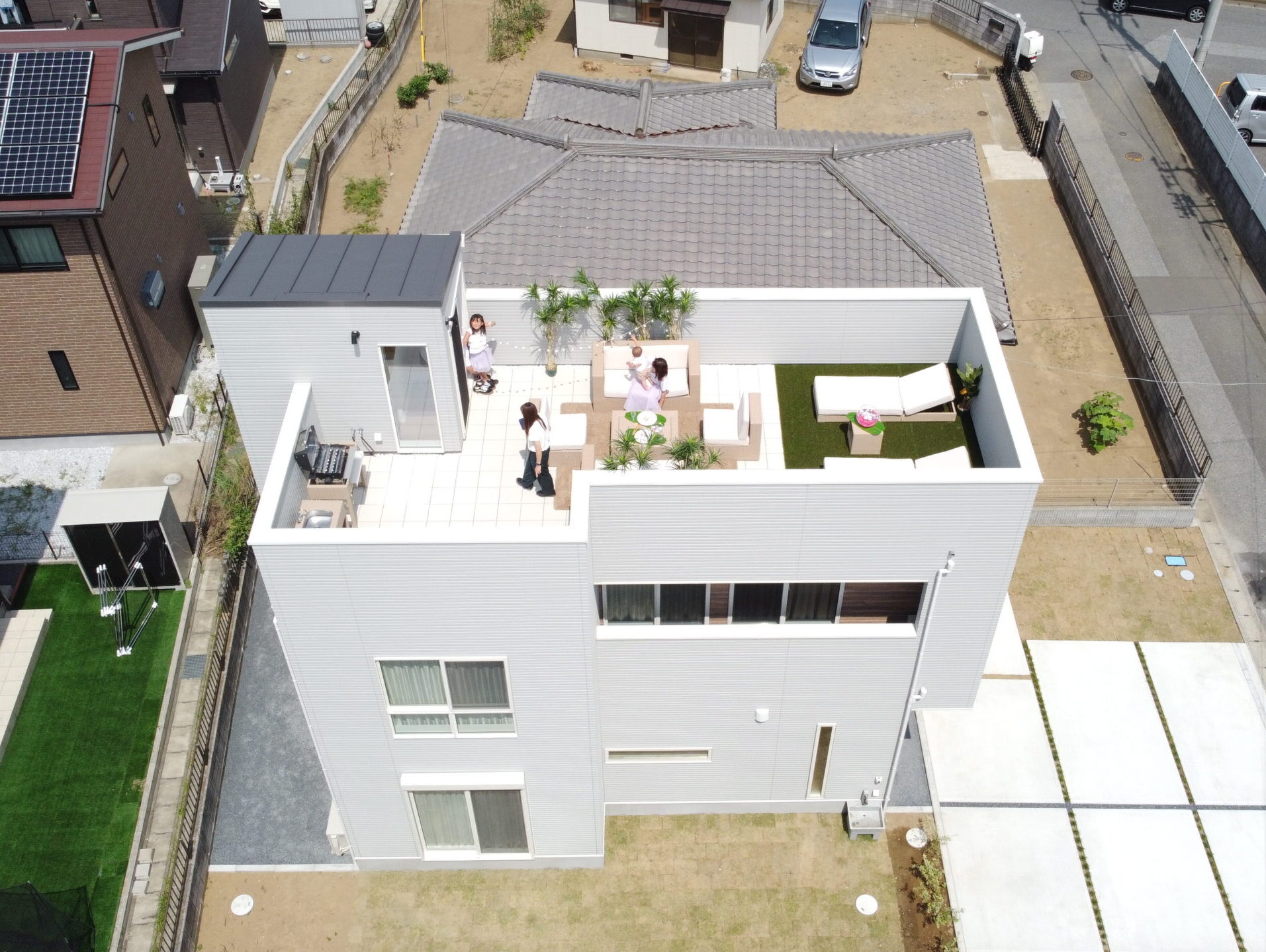 屋上テラスのある家。空撮