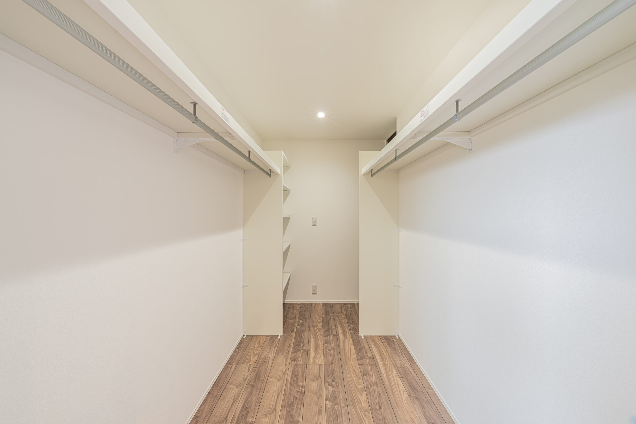 大型ウォークスルークローゼット