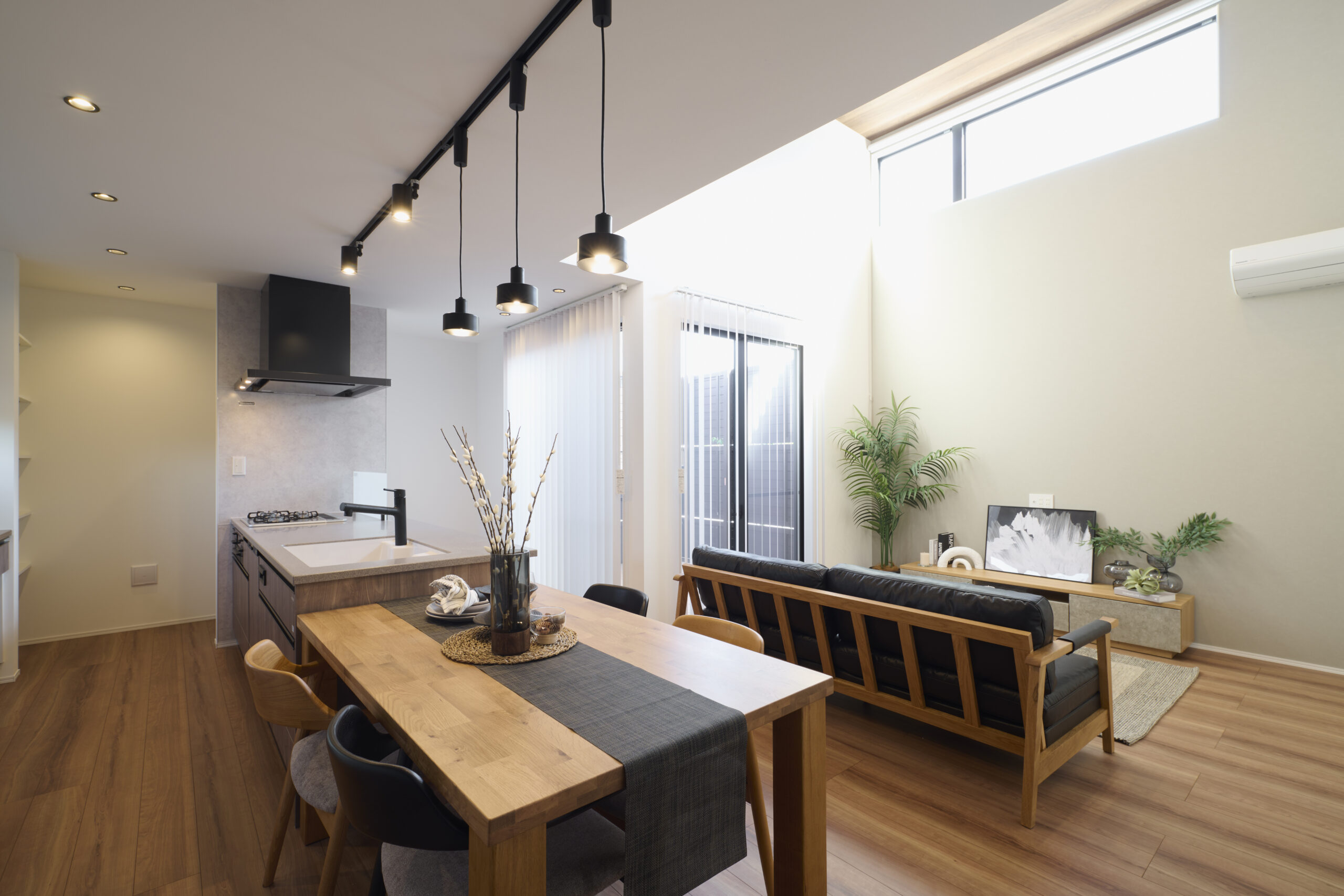 アウトドア空間ロジア